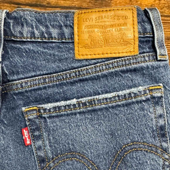 LEVI’S Wedgie Straight Premium Denim Jean in Unstoppable Wear 27 - Picture 6 of 9
